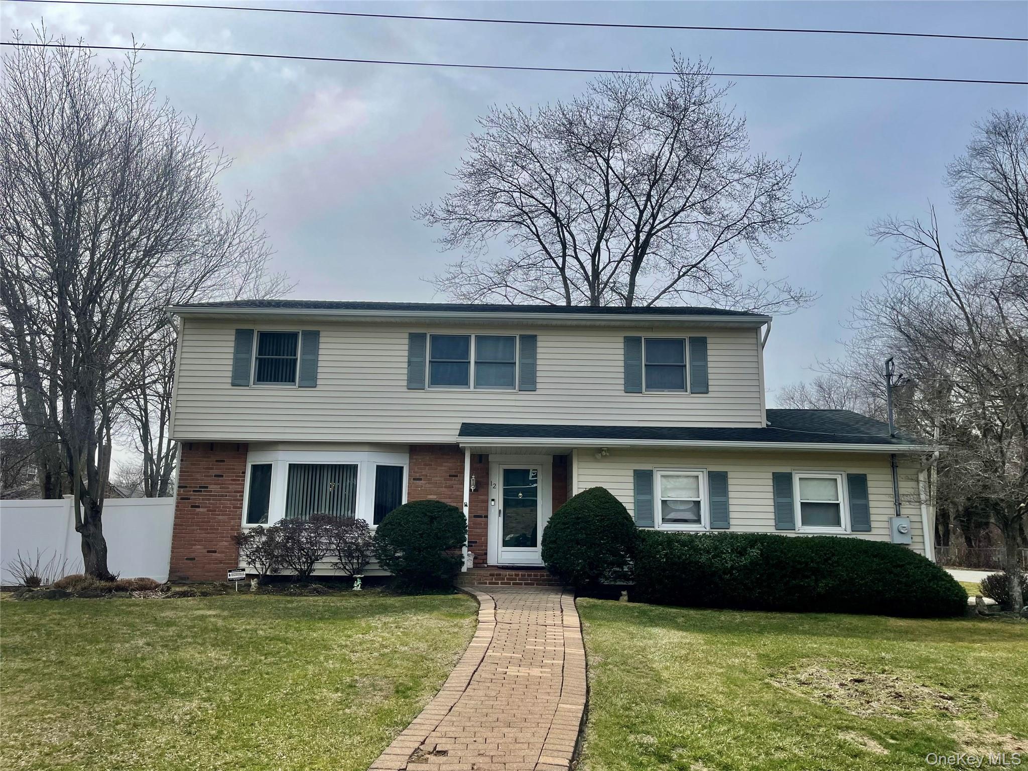 12 Hughes Lane, North Babylon, NY 11703