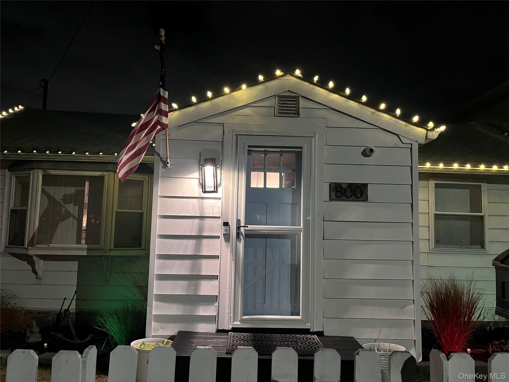 800 S 6th Street, Lindenhurst, NY 11757