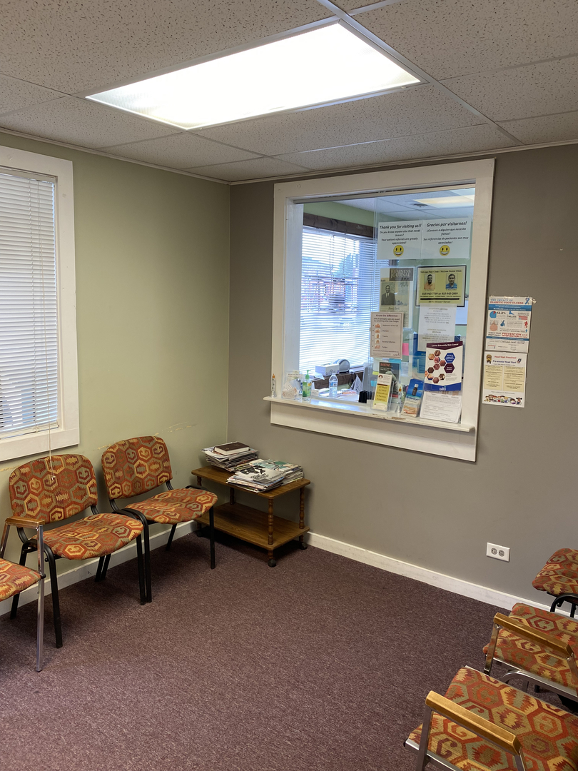 400 N Division Street, Harvard, IL 60033