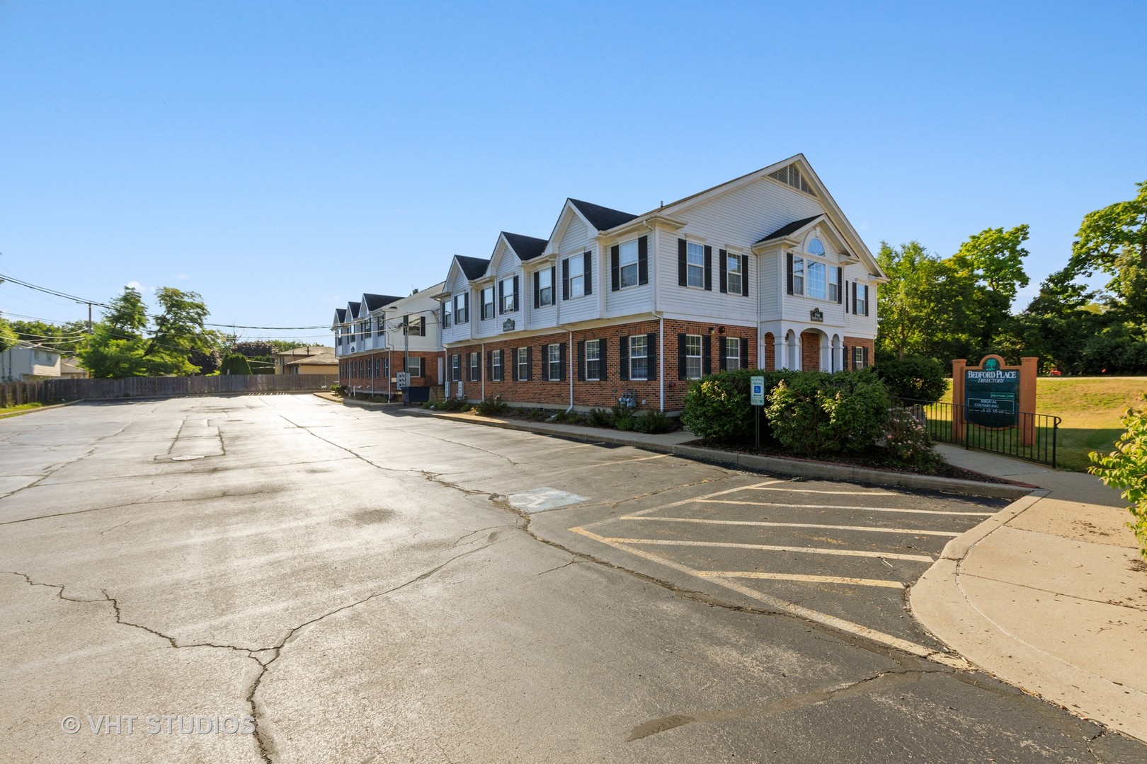 27W140 Roosevelt Road, Winfield, IL 60190