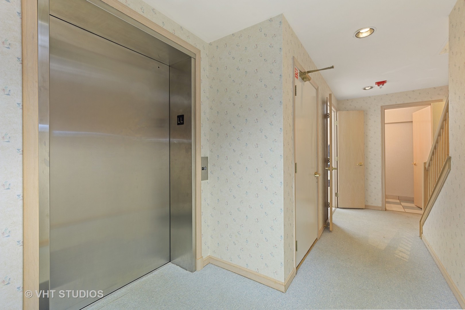 27W140 Roosevelt Road, Winfield, IL 60190