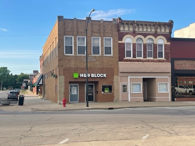 800 N Side Square, Clinton, IL 61727