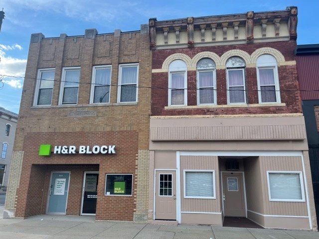 801 N Side Square, Clinton, IL 61727