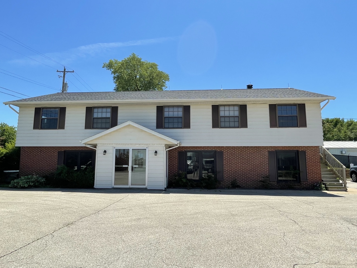 1925 S Main Street, Bloomington, IL 61704