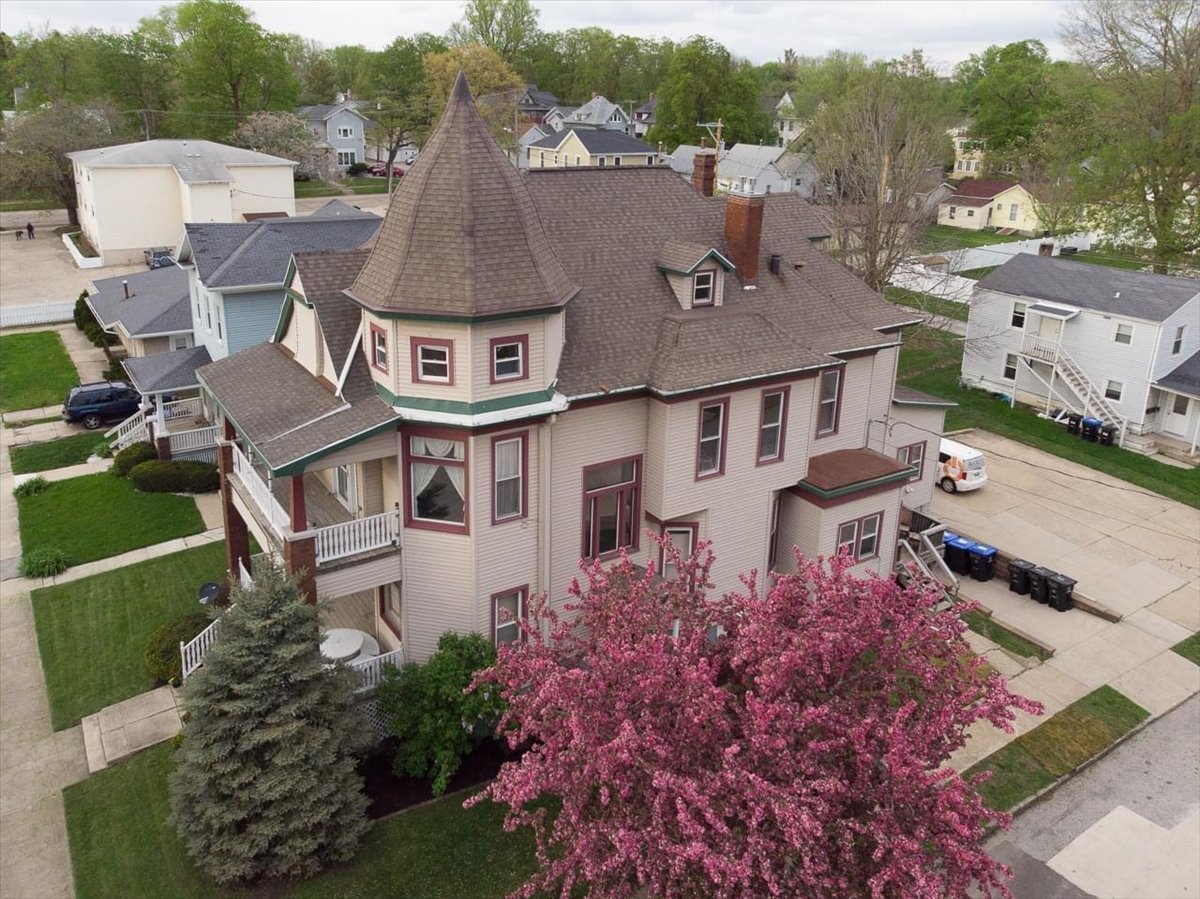 402 E Mulberry Street, Bloomington, IL 61701