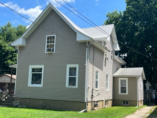 1205 N Roosevelt Avenue, Bloomington, IL 61701