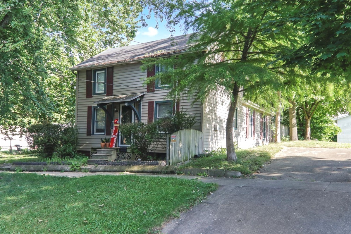 1208 W Walnut Street, Bloomington, IL 61701