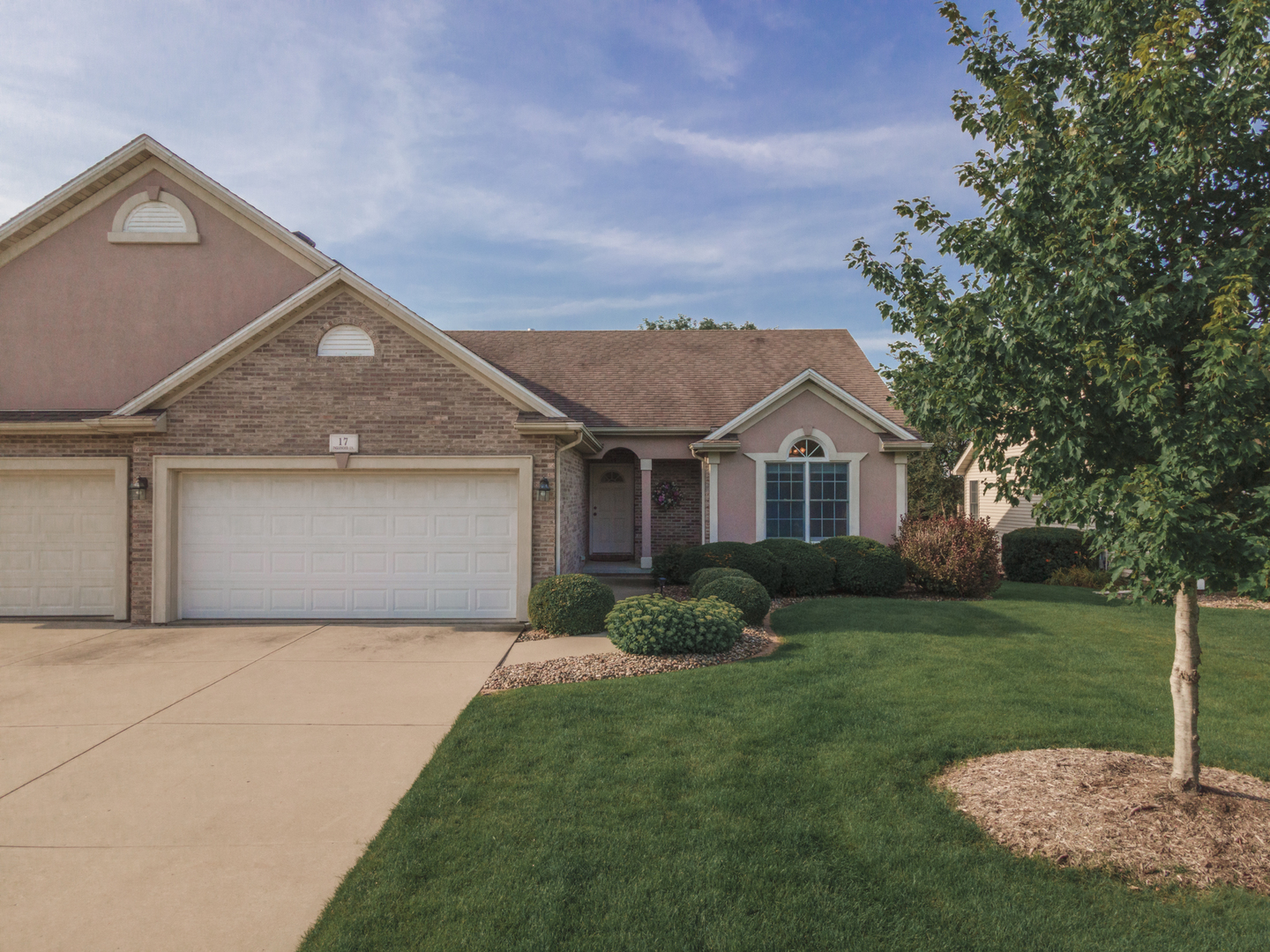 17 Inglewood Lane, Bloomington, IL 61704