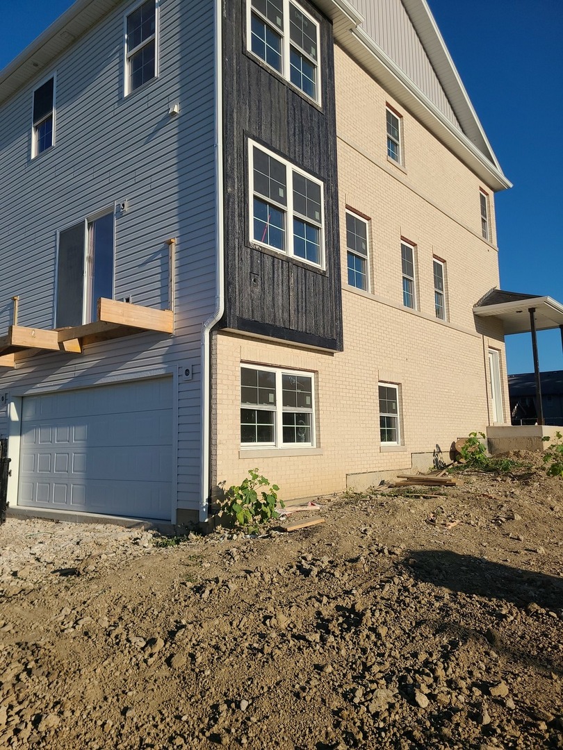 214 unit A N Walnut Street, Bensenville, IL 60106