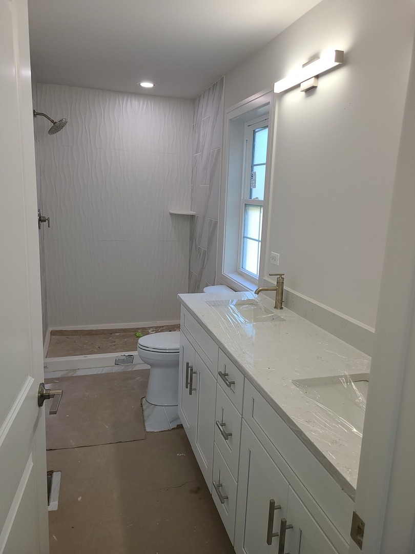 214 unit A N Walnut Street, Bensenville, IL 60106