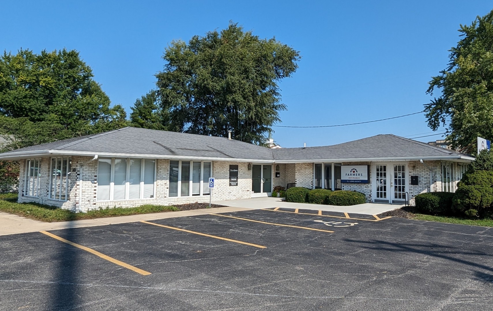 2424 E Lincoln Street, Bloomington, IL 61701