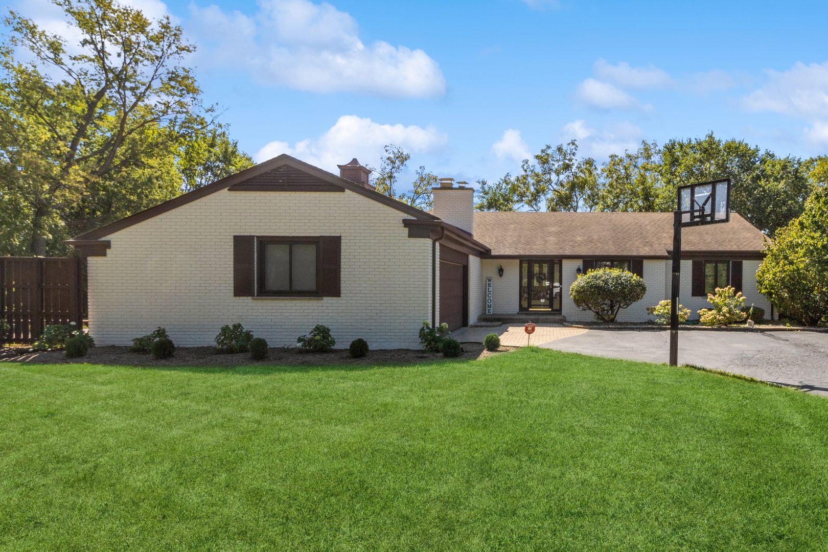 330 Canterbury Lane, Inverness, IL 60010