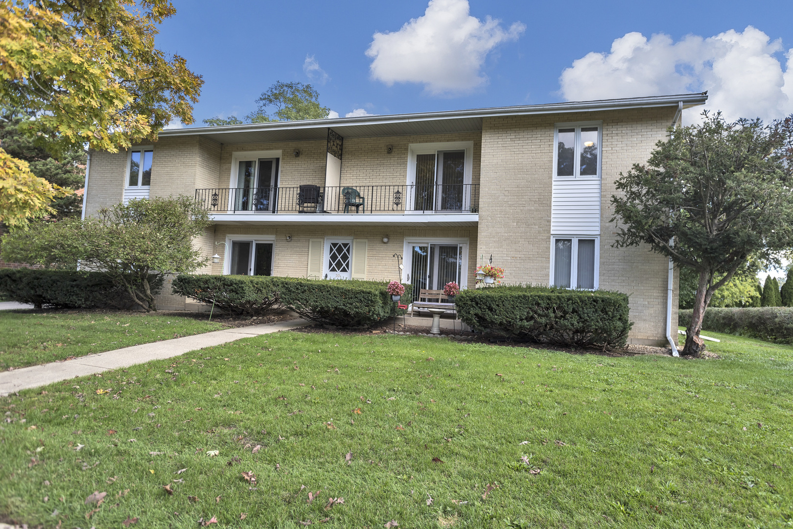 31 Green Oaks Drive #B, Crystal Lake, IL 60014