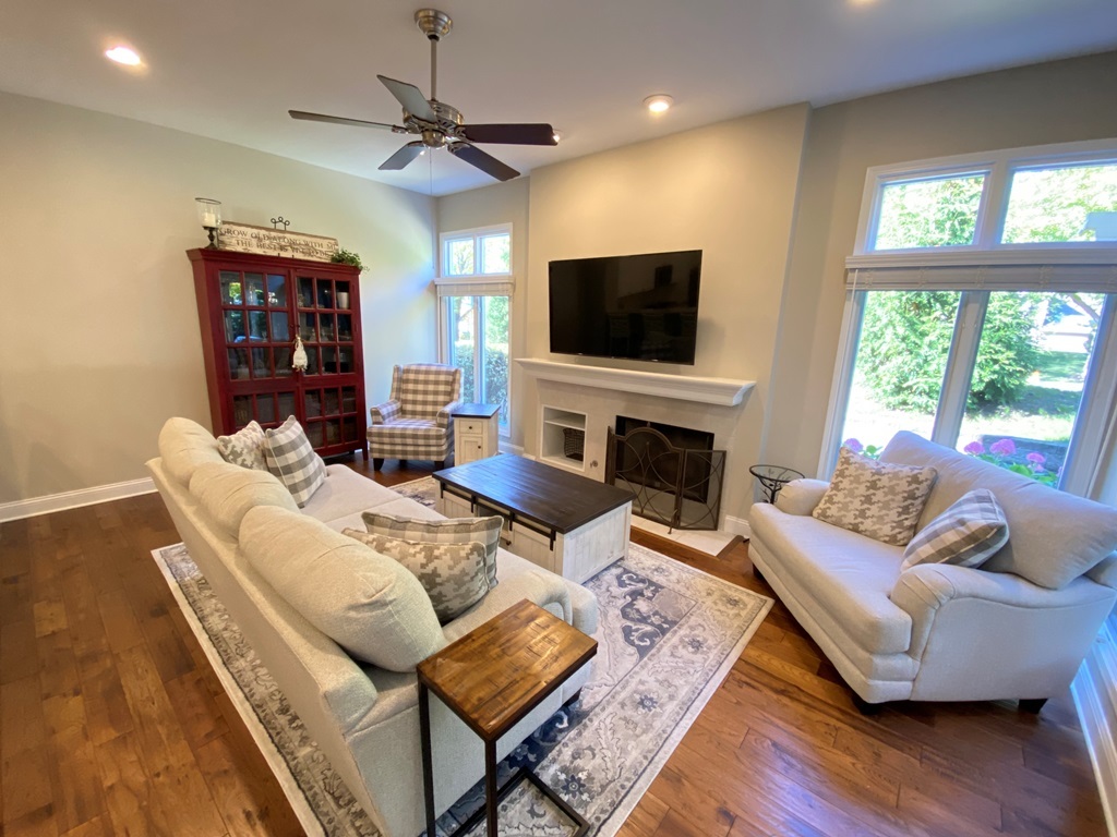 2428 Ridgewood Court, Aurora, IL 60502