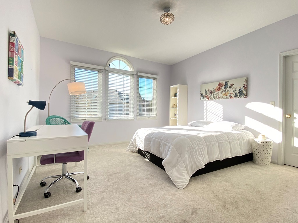 2428 Ridgewood Court, Aurora, IL 60502