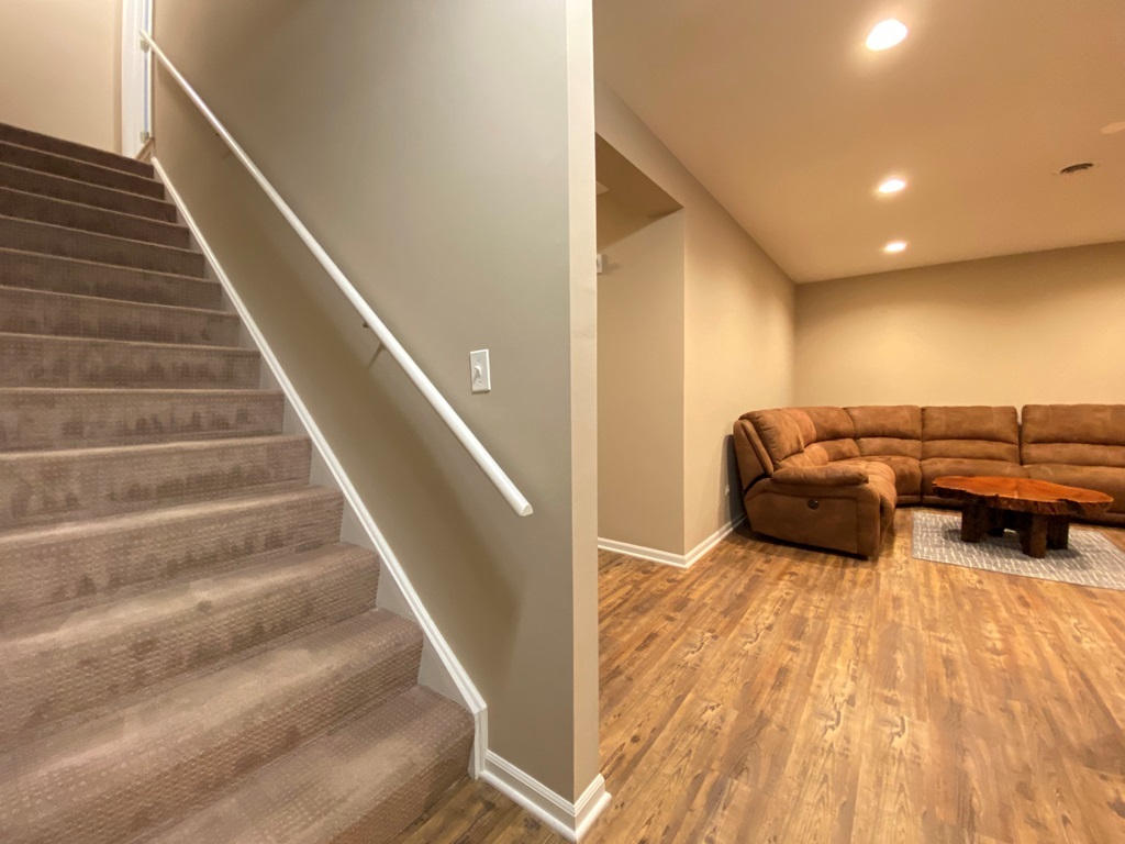 2428 Ridgewood Court, Aurora, IL 60502