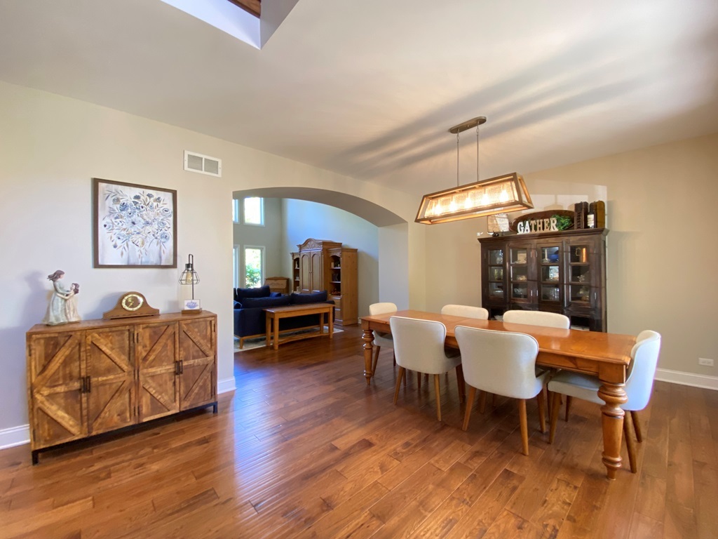 2428 Ridgewood Court, Aurora, IL 60502