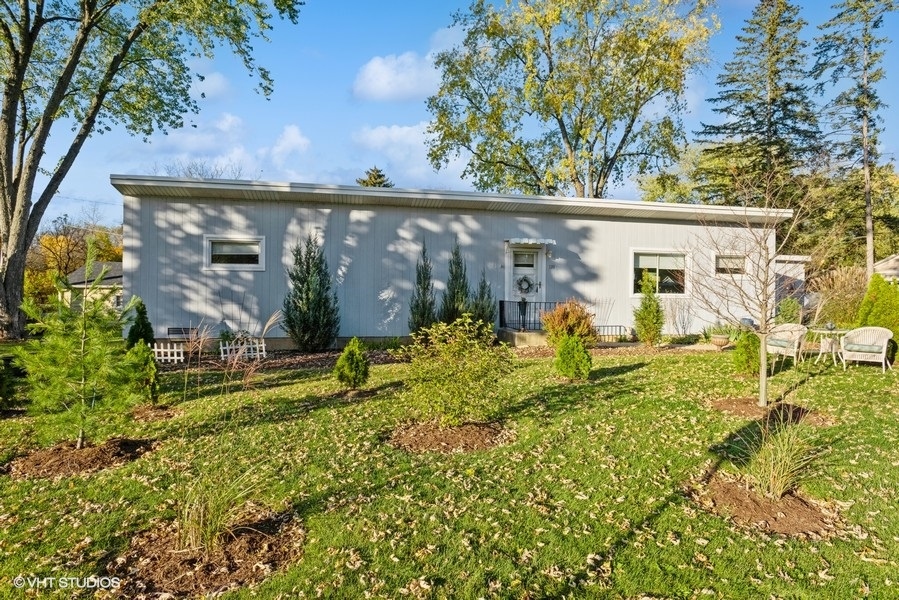 118 Moore Avenue, St. Charles, IL 60174