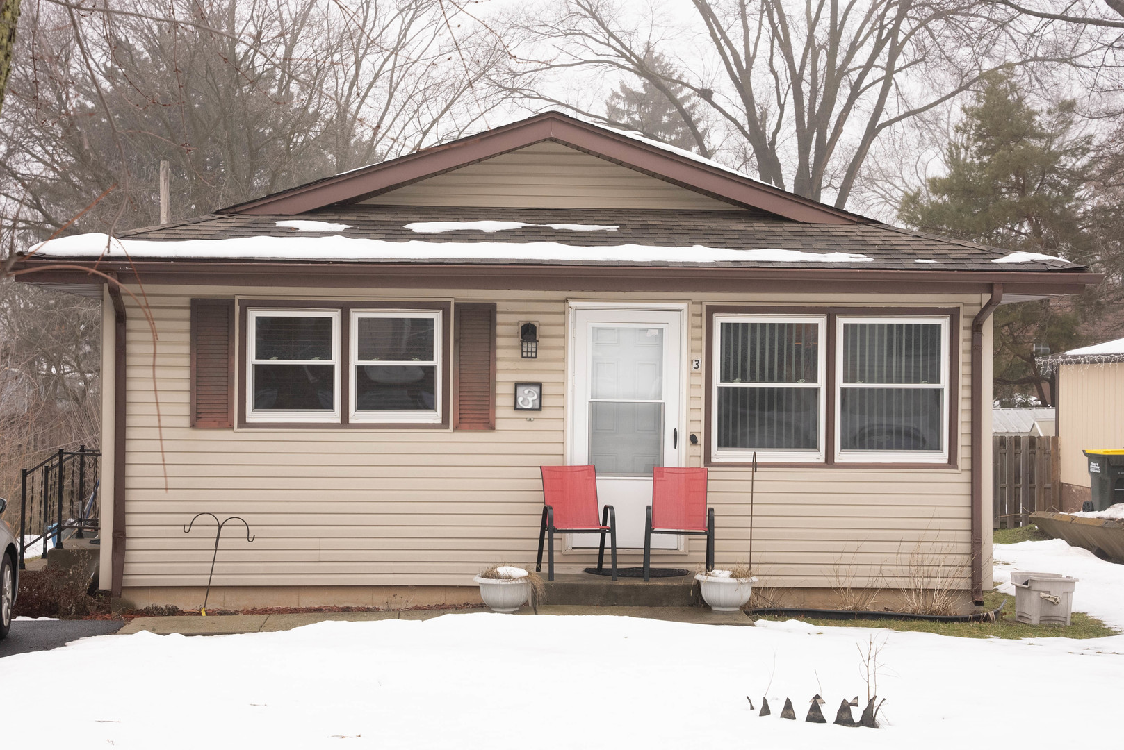 3 Hunters Path, Lake In The Hills, IL 60156