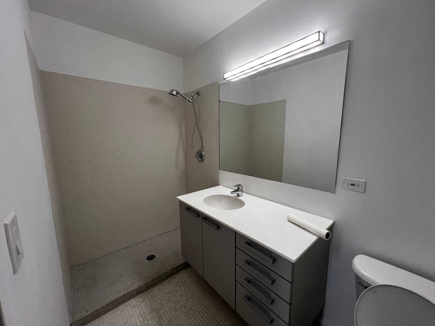 201 E Ohio Street, Chicago, IL 60611