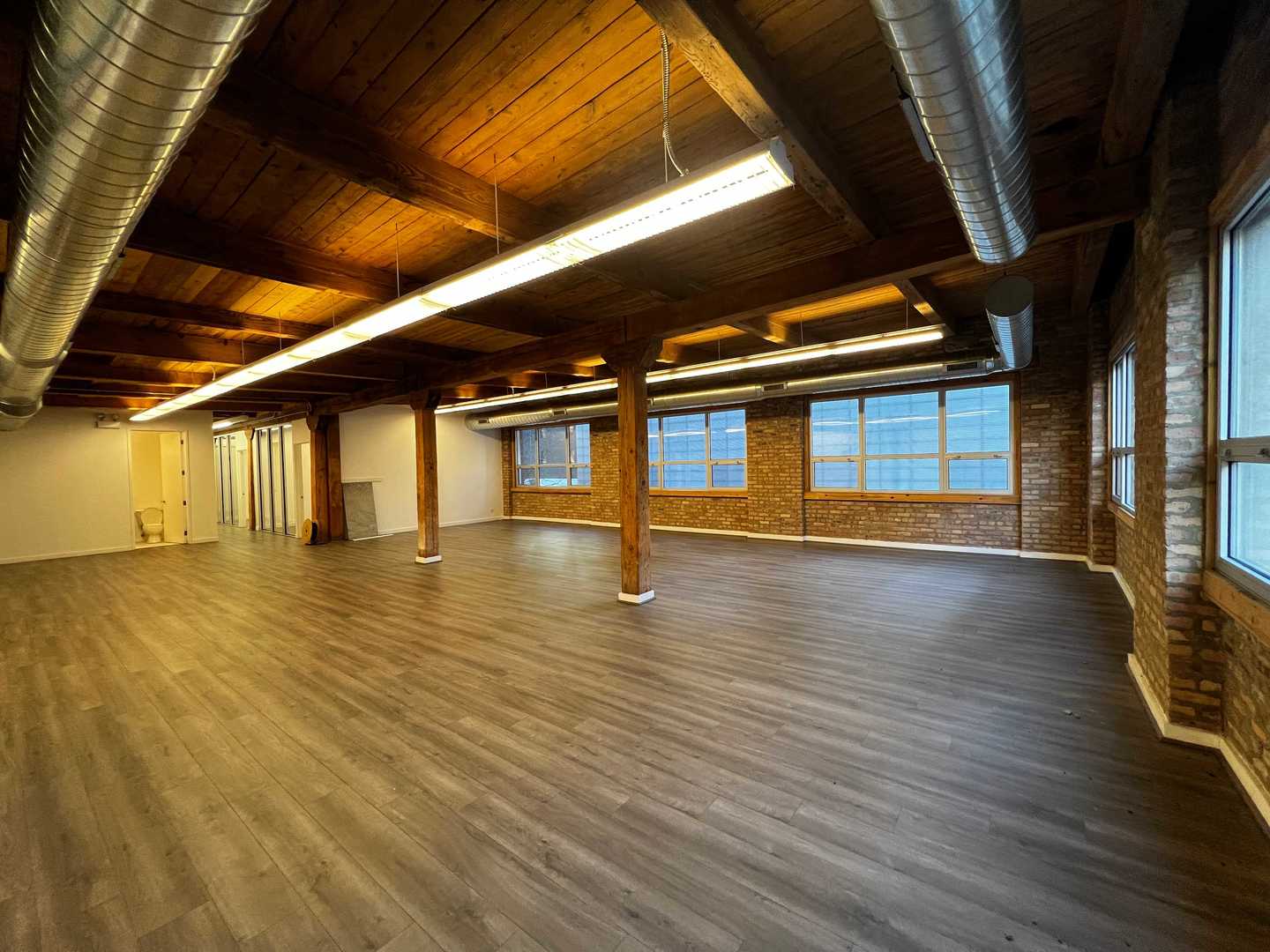 201 E Ohio Street, Chicago, IL 60611