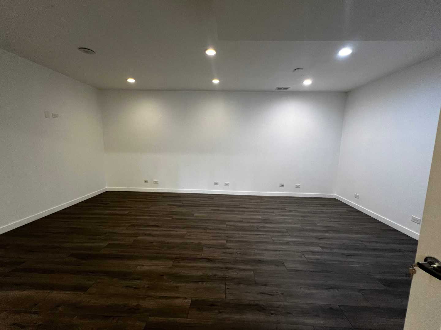 201 E Ohio Street, Chicago, IL 60611