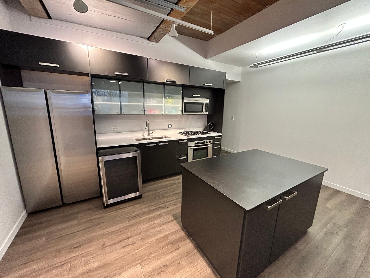 201 E Ohio Street, Chicago, IL 60611