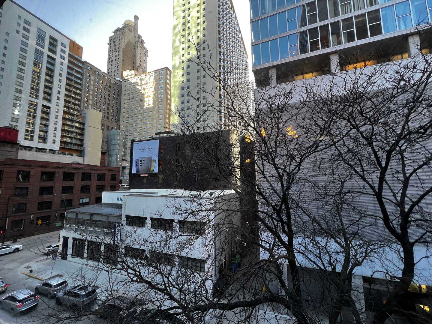 201 E Ohio Street, Chicago, IL 60611