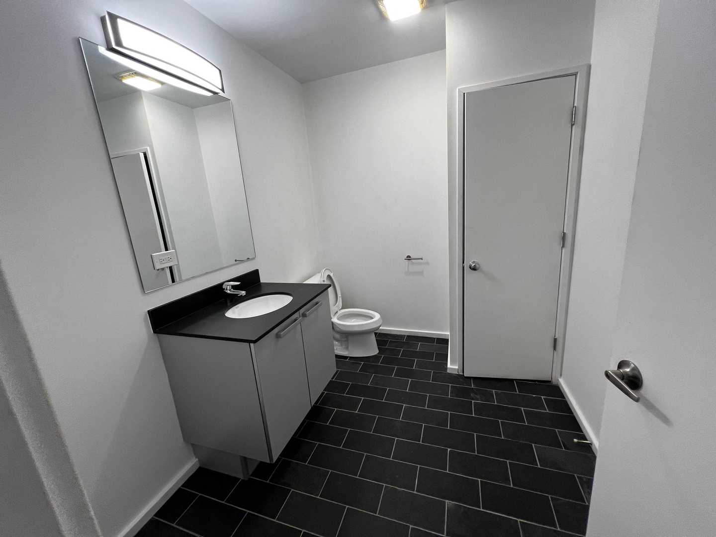 201 E Ohio Street, Chicago, IL 60611