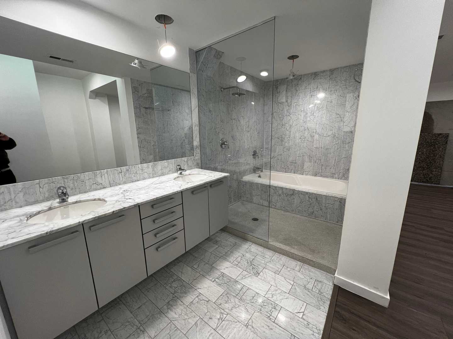 201 E Ohio Street, Chicago, IL 60611