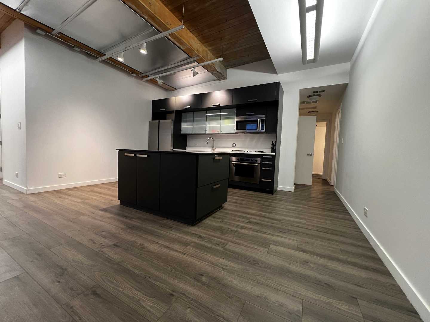 201 E Ohio Street, Chicago, IL 60611