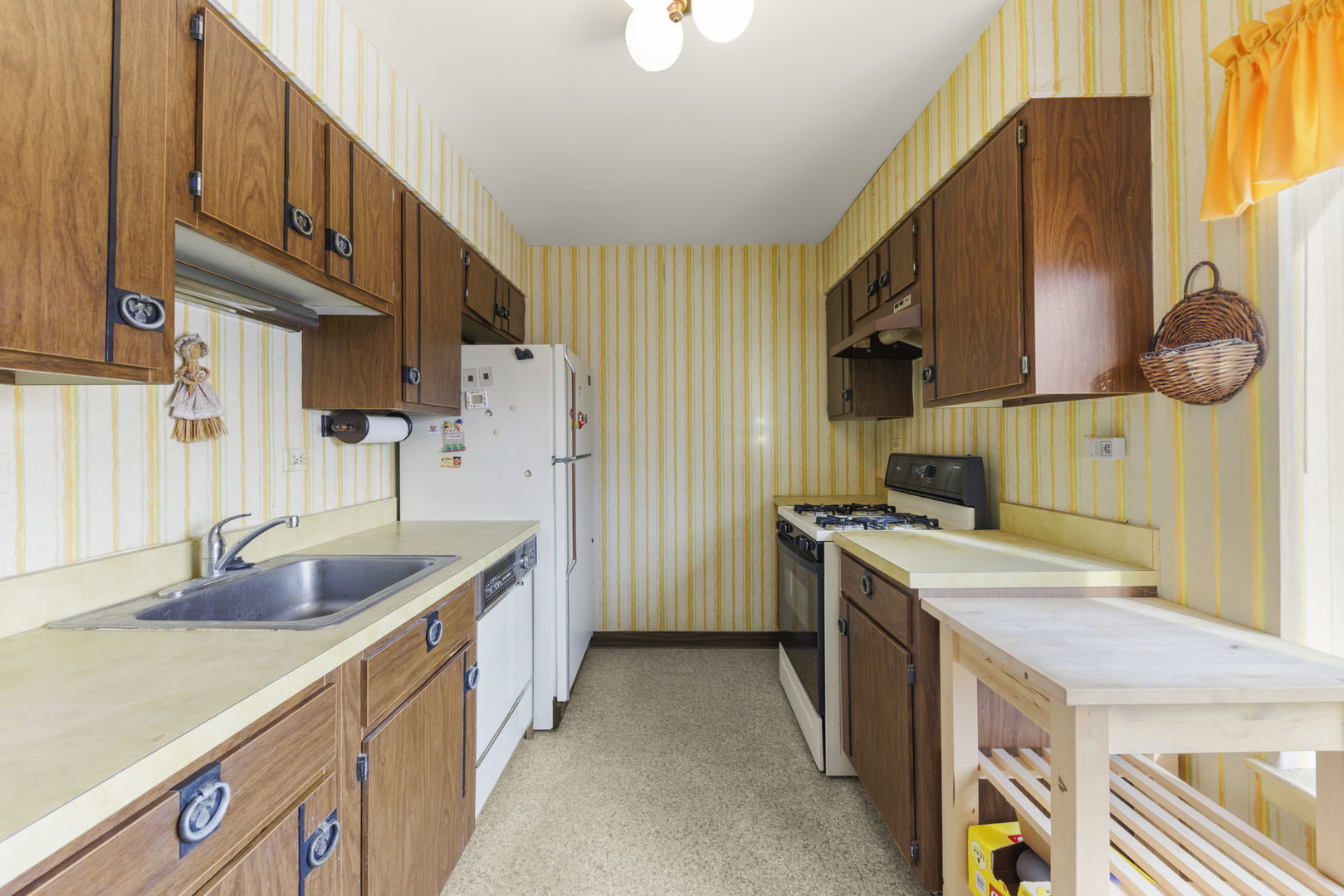 245 S Park Lane #321, Palatine, IL 60074