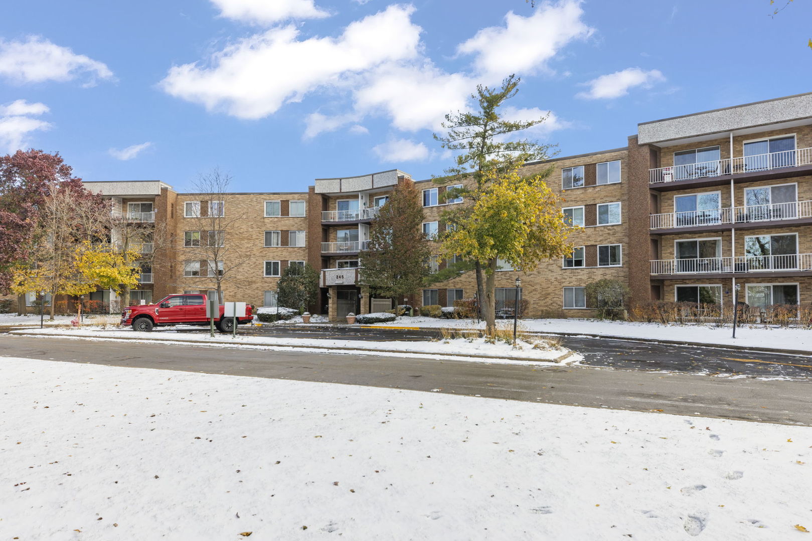 245 S Park Lane #321, Palatine, IL 60074