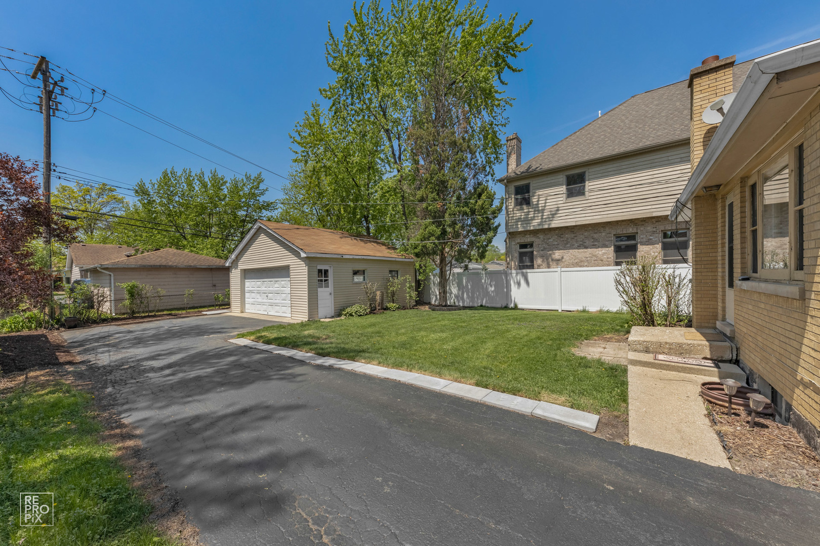 874 S FAIRFIELD Avenue, Elmhurst, IL 60126