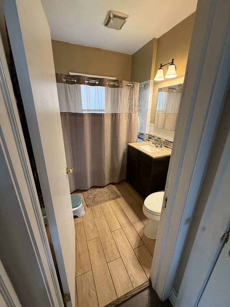 2211 Foster Street, Evanston, IL 60201