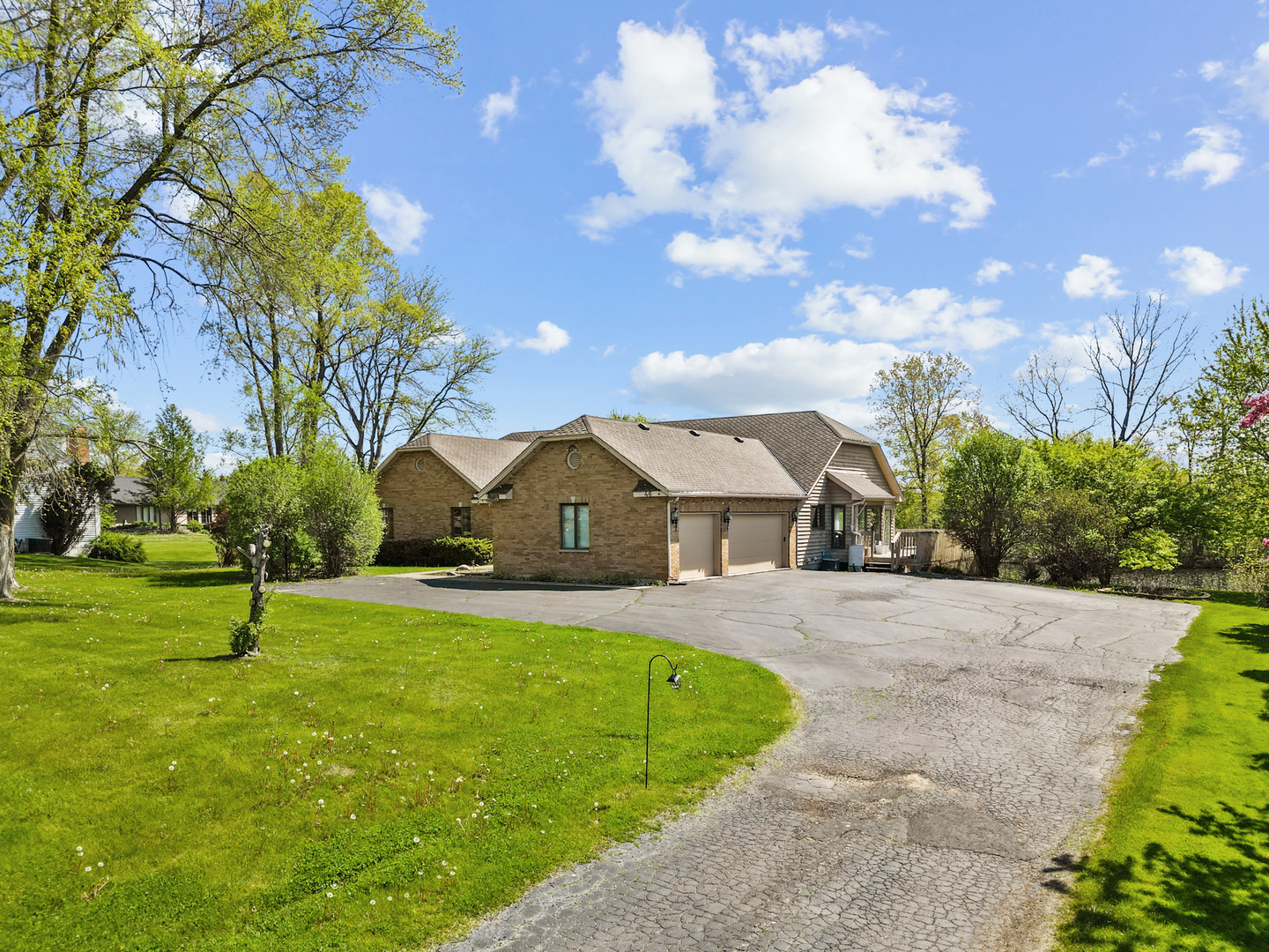46 Mark Drive, Hawthorn Woods, IL 60047
