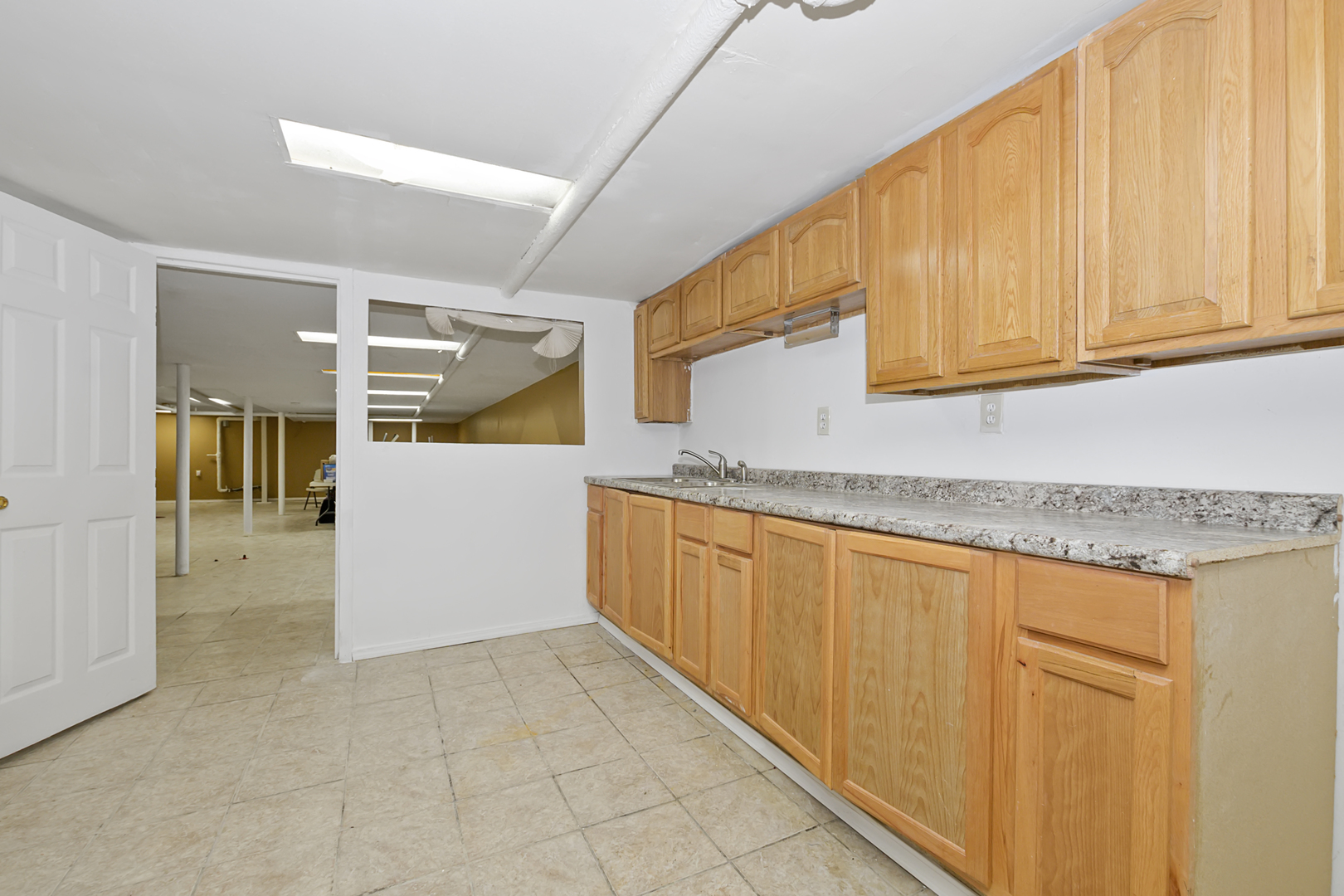 7739 S Stony Island Avenue, Chicago, IL 60649