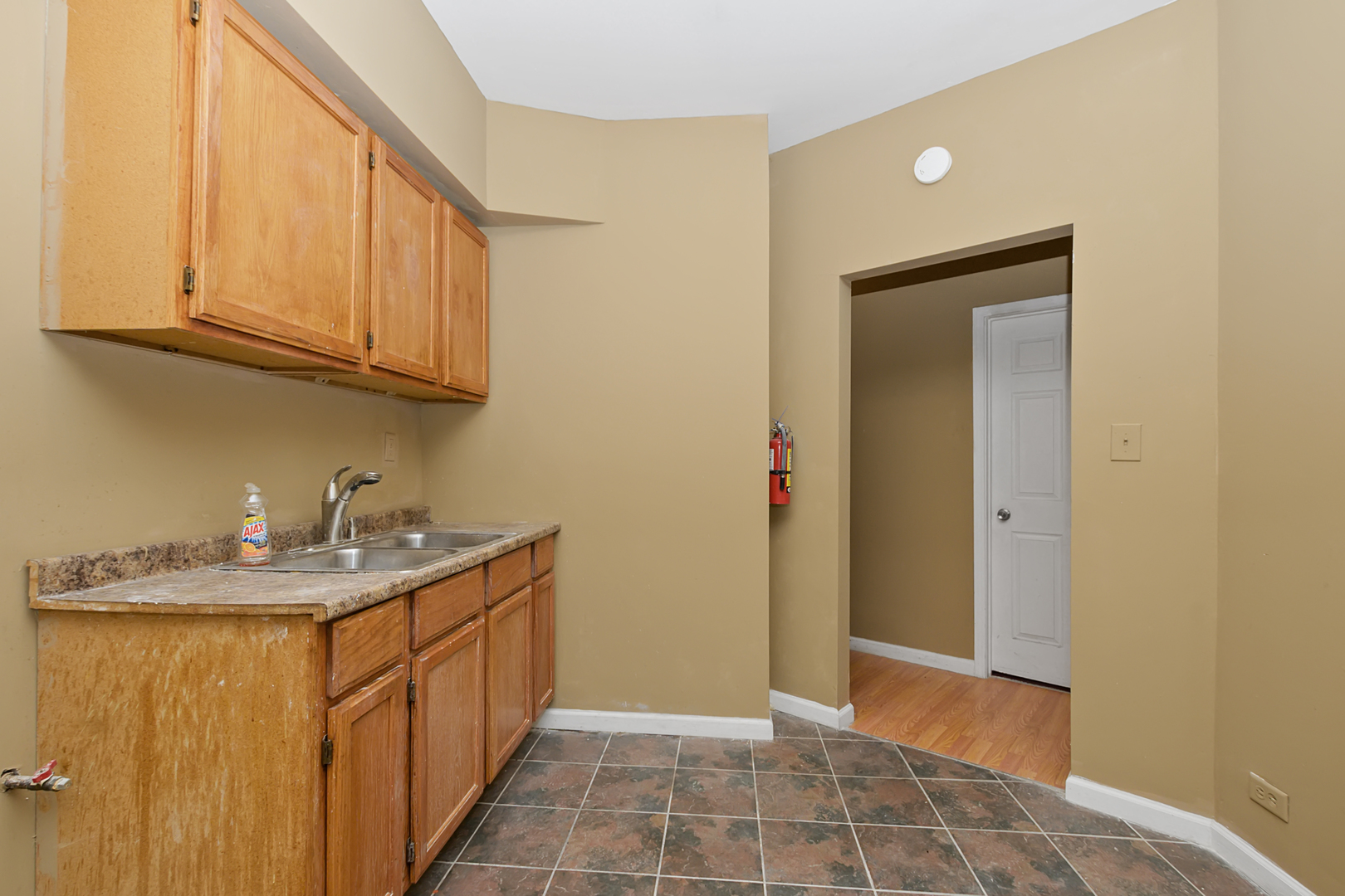 7739 S Stony Island Avenue, Chicago, IL 60649