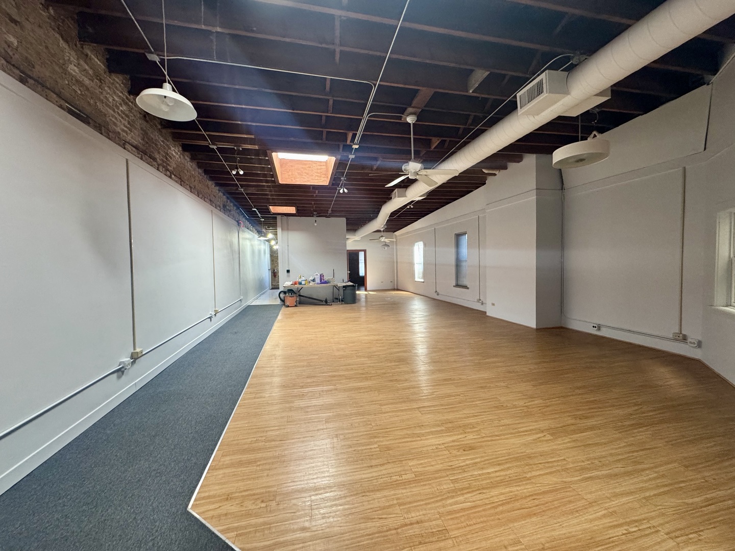 5 S La Grange Road, La Grange, IL 60525