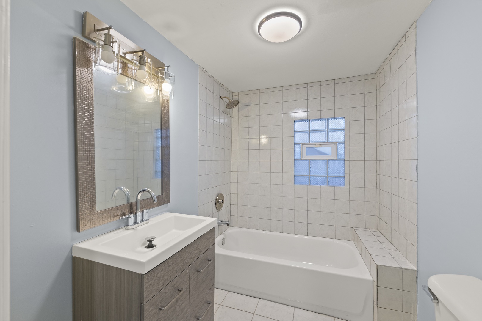 7122 S Champlain Avenue, Chicago, IL 60619