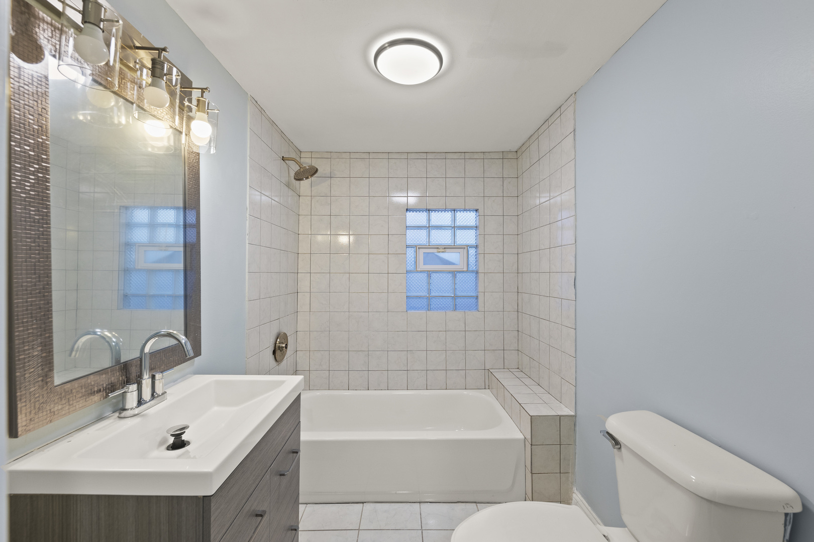 7122 S Champlain Avenue, Chicago, IL 60619