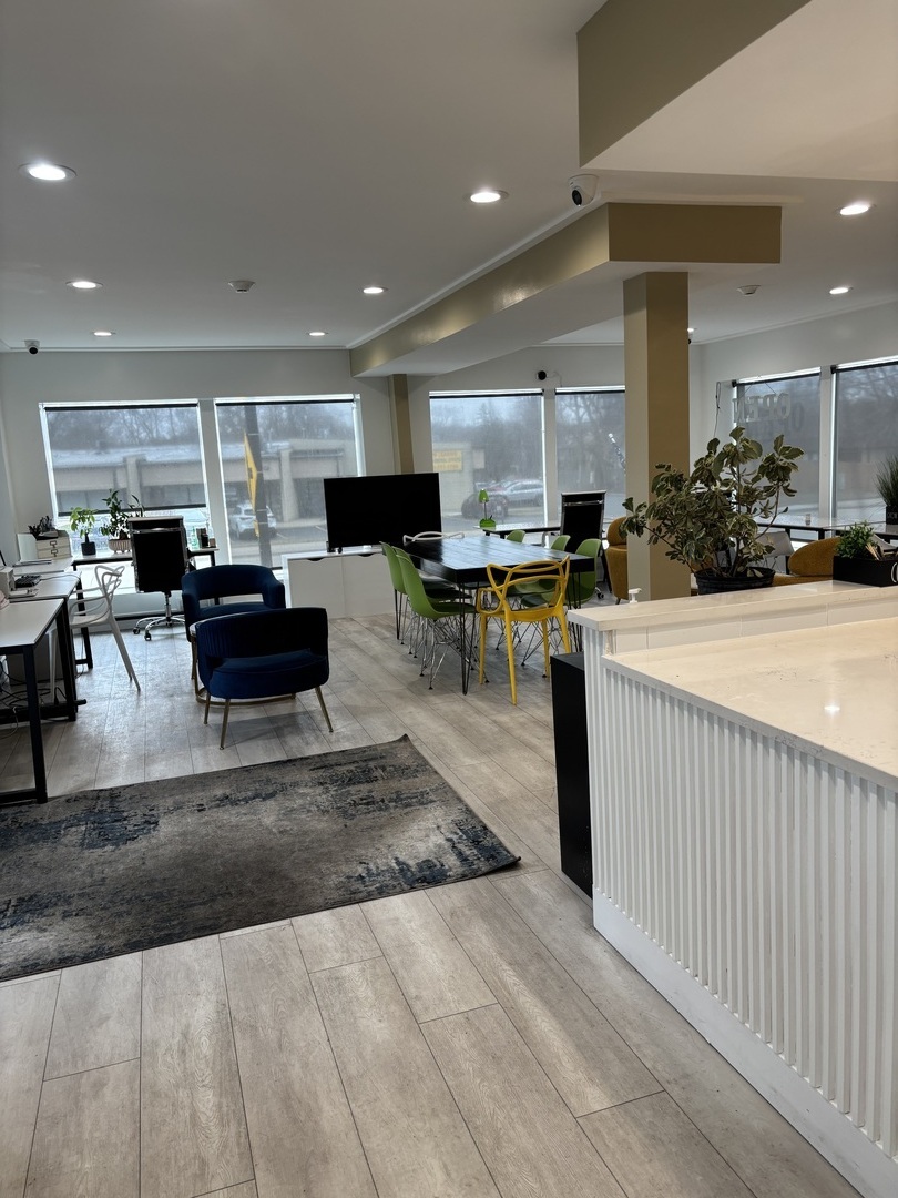 322 N Milwaukee Avenue, Wheeling, IL 60090