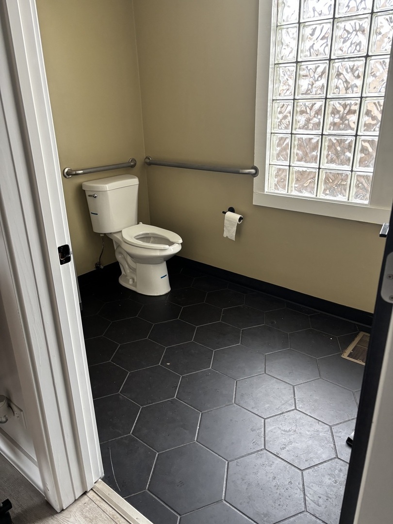 322 N Milwaukee Avenue, Wheeling, IL 60090