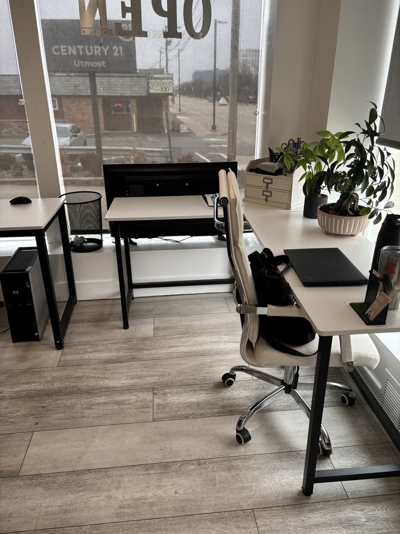 322 N Milwaukee Avenue, Wheeling, IL 60090