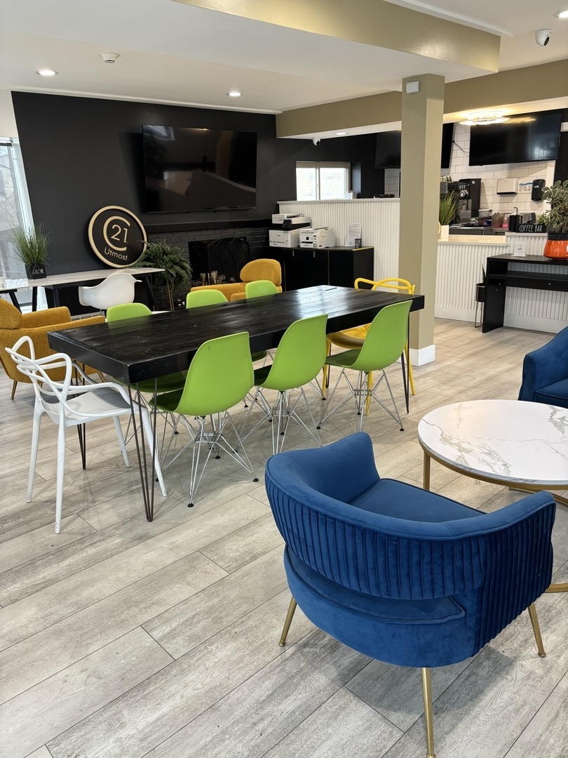 322 N Milwaukee Avenue, Wheeling, IL 60090