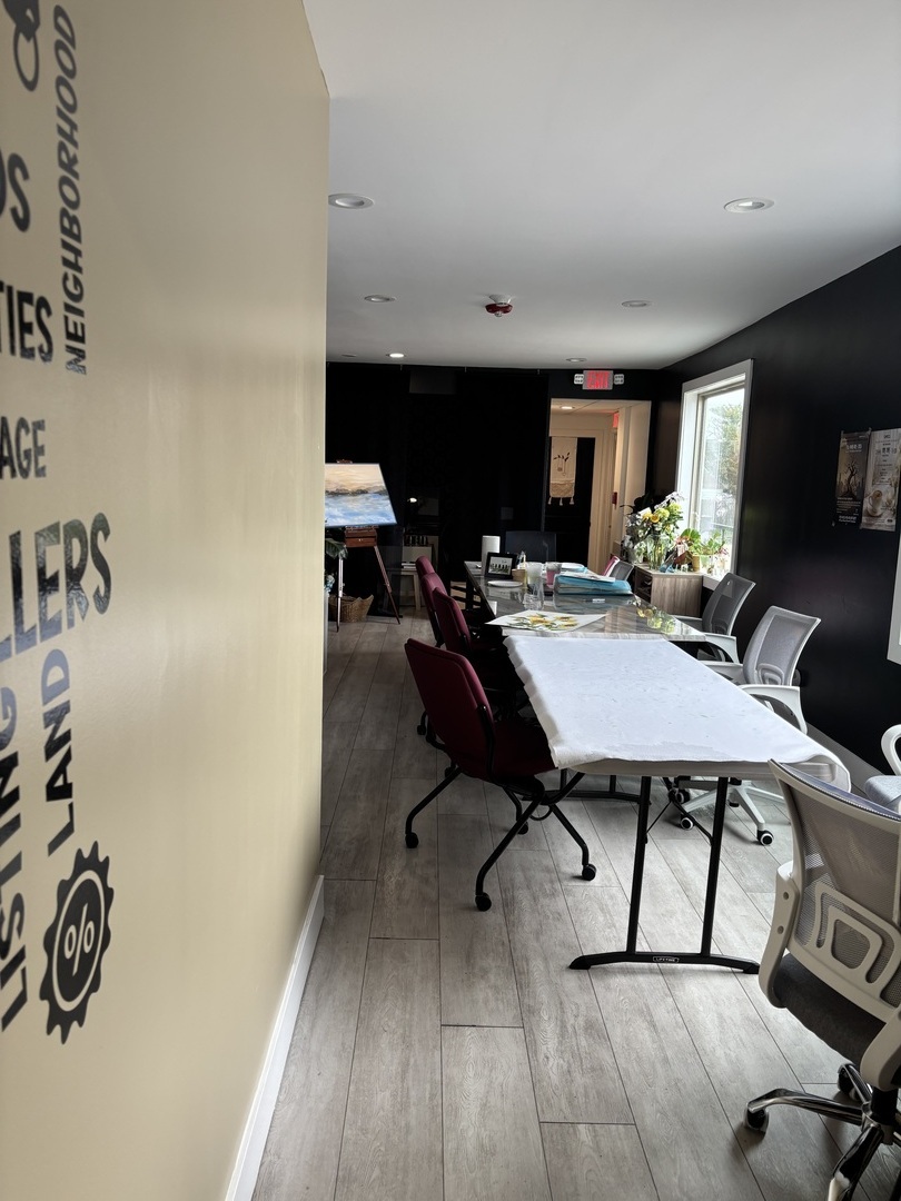 322 N Milwaukee Avenue, Wheeling, IL 60090