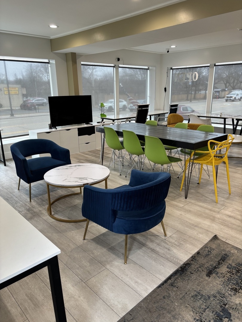 322 N Milwaukee Avenue, Wheeling, IL 60090