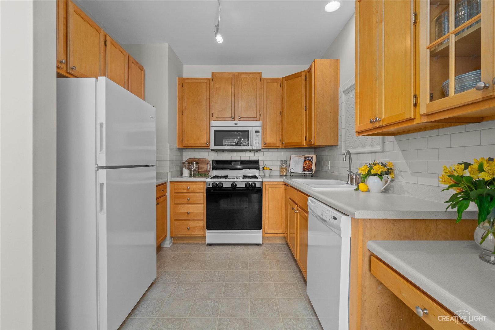 415 Canterbury Court, Oswego, IL 60543