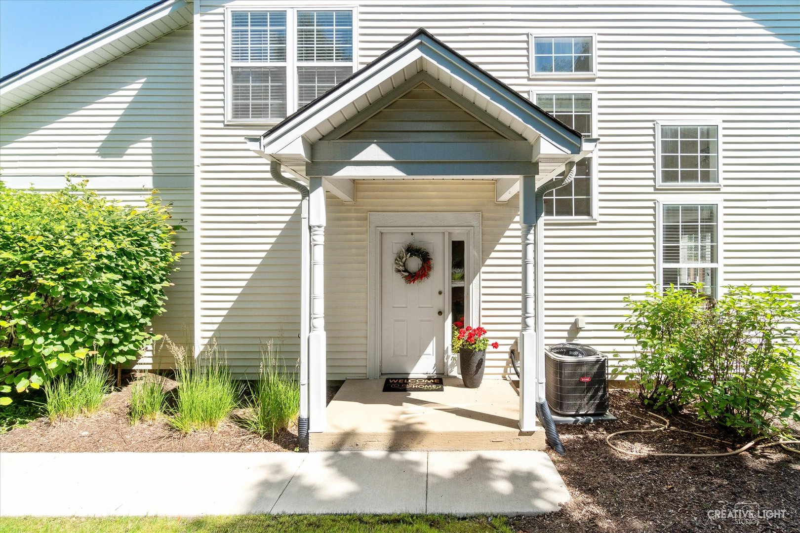 415 Canterbury Court, Oswego, IL 60543