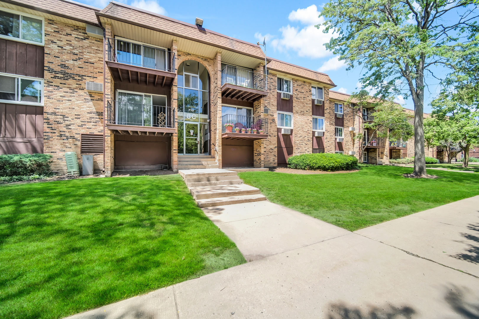 710 Hill Drive #108, Hoffman Estates, IL 60169